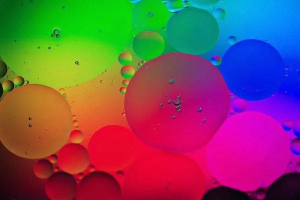 油滴在水中 抽象迷幻图案图像彩虹色 抽象背景与丰富多彩的渐变颜色 自由度 — 图库照片