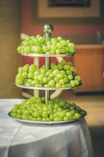 Green Grapes Table Rustic Toned — Stock Photo, Image