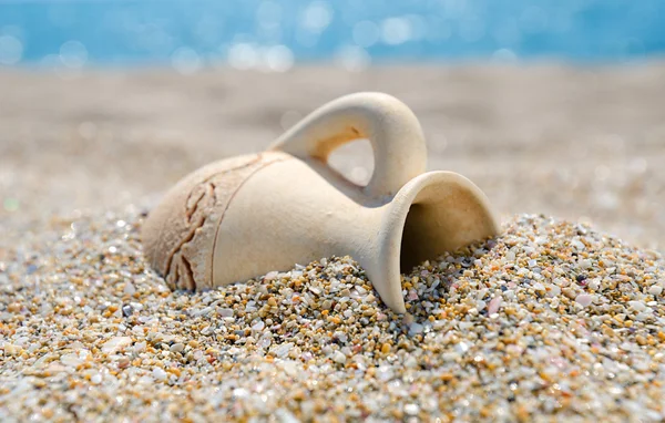 Ancient amphora on the beach — Stock Photo, Image