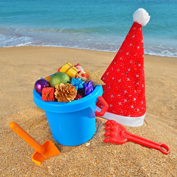 Christmas toys and decorations on the beach — Stock Photo, Image