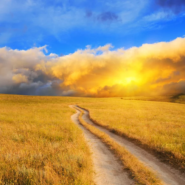 Zonsopgang boven de weide — Stockfoto