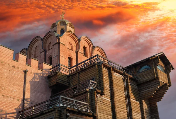 Ancient Golden Gate Dome Annunciation Church Kiev Dramatic Evening Sky — Stockfoto
