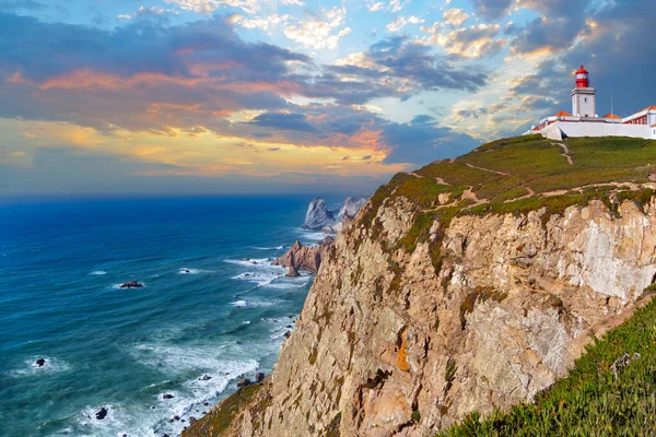 Landschappelijk Uitzicht Atlantische Oceaan Rotskusten Bij Cape Roca Portugal Vuurtoren — Stockfoto