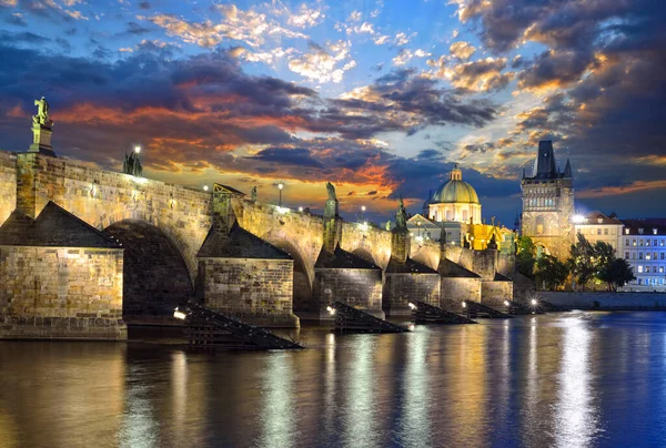 Malowniczy Widok Wełtawę Most Karola Wieżę Mostową Starego Miasta Pradze — Zdjęcie stockowe