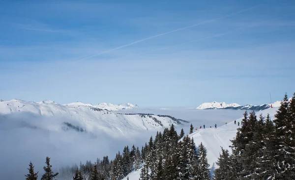 Βουνά κάτω από χιόνι. σκι resort Ζελ Αμ Σι. Αυστρία — Φωτογραφία Αρχείου