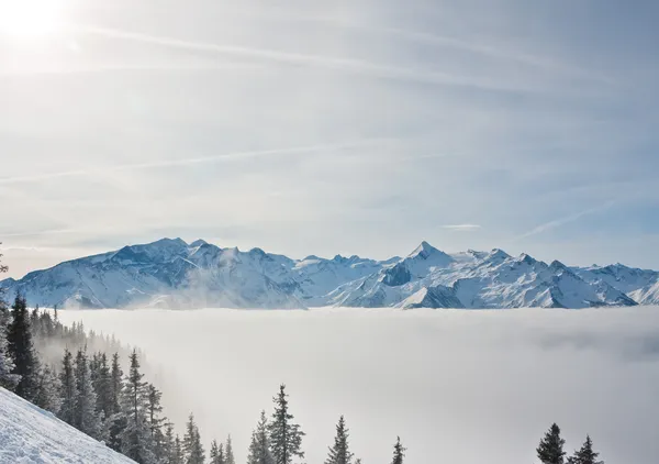 Dağları kar altında. Ski resort zell am bakın. Avusturya — Stok fotoğraf