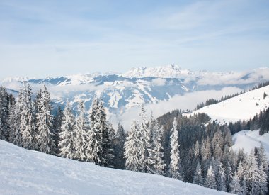 Dağları kar altında. Ski resort zell am bakın. Avusturya