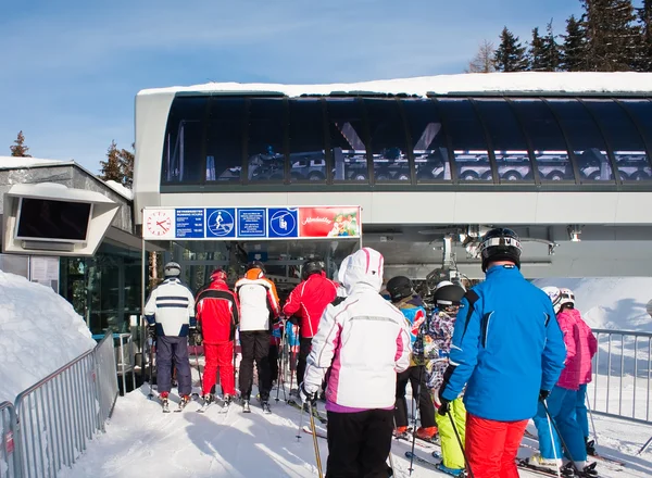 Lądowania na wyciągu narciarskiego. Ośrodek narciarski zell am Zobacz. Austria — Zdjęcie stockowe