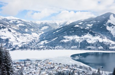 Ski resort zell am bakın. Avusturya