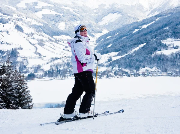 Alpine skier mountains in the background — Stock Photo, Image