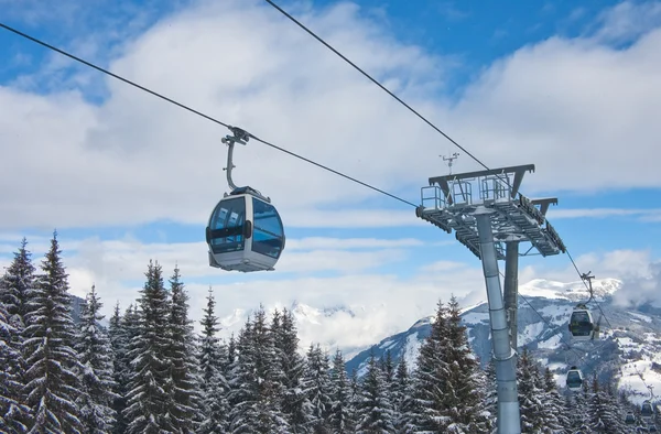 The gondola ski lift — Stock Photo, Image