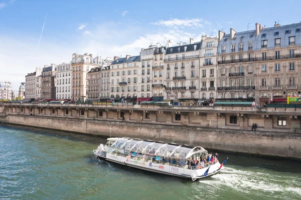 Paris. Embankment of the river Seine — Stock Photo, Image