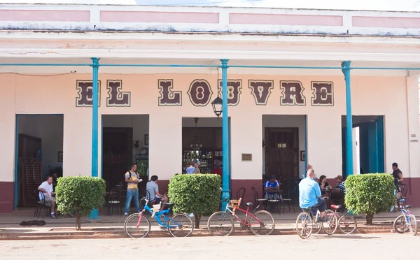 雷梅迪奥斯镇的咖啡馆。古巴 — 图库照片