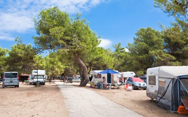 Kamperen op de Adriatische Zee. Kroatië — Stockfoto