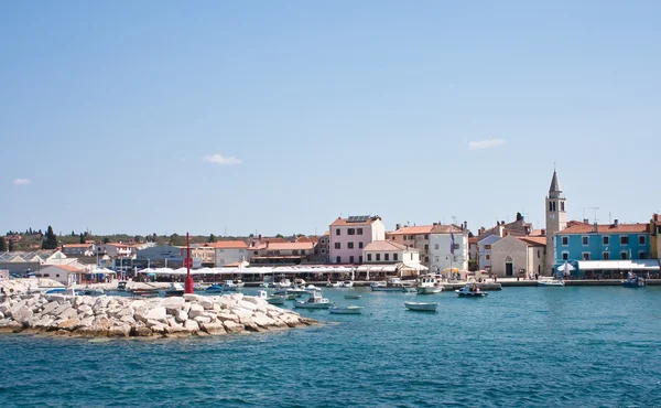 Böschung in der Stadt fazana. Kroatien — Stockfoto