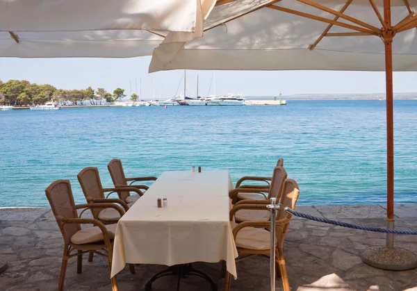 El restaurante en la costa. Gran Brijuni. Croacia —  Fotos de Stock