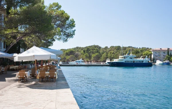 The restaurant on the coast. Big Brijuni. Croatia — Stock Photo, Image