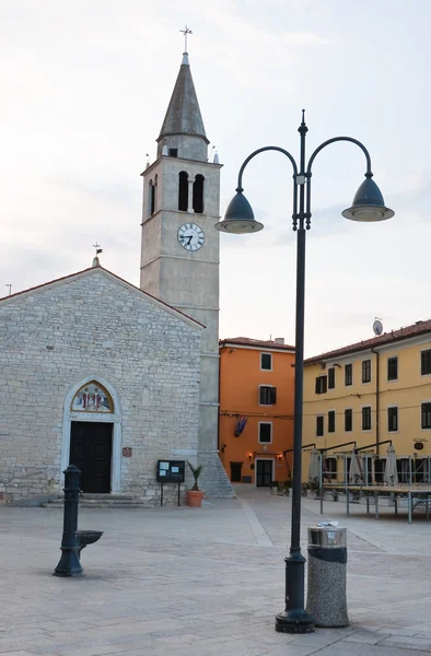 Cosmas en Damianus kerk. stad fazana. Kroatië — Stockfoto