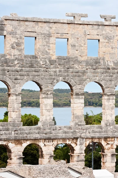 Vista da cidade e da baía da colina Kastel. A Pula. Croácia — Fotografia de Stock