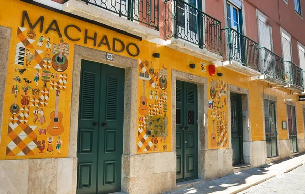 Fronte casa, piastrelle decorate, Lisbona, Portogallo — Foto Stock