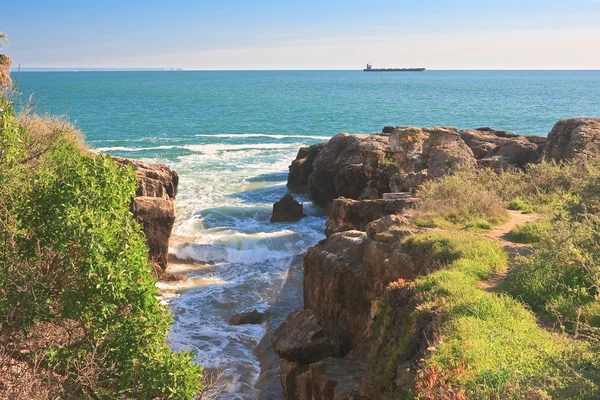 Cascais, skały. ocean Atlantycki. Portugalia — Zdjęcie stockowe