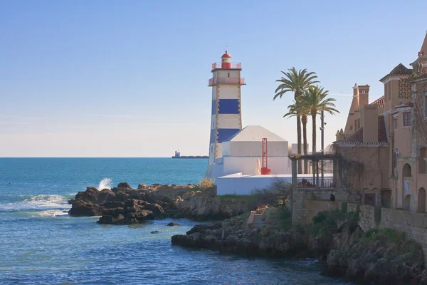 Faro nella città portuale di Cascais. Porto gallo — Foto Stock