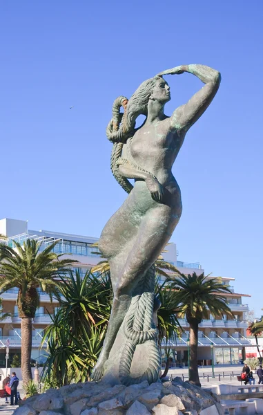 Uma estátua de sereia. Cidade de Cascais. Portugal — Fotografia de Stock