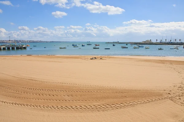 Пляж в Кашкайше. Португалия — стоковое фото