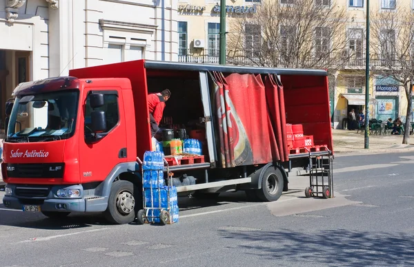 Descargando el camión. Lisboa, Portugal — Foto de Stock