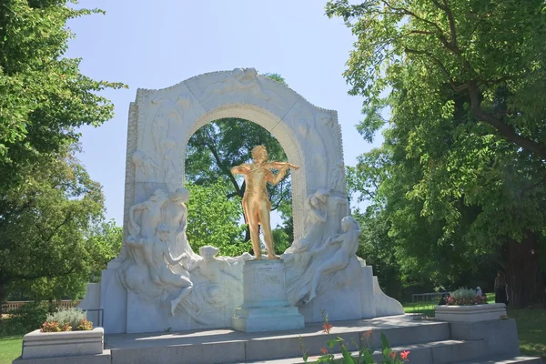 Strauss monument in Vienna. Austria — Stock Photo, Image