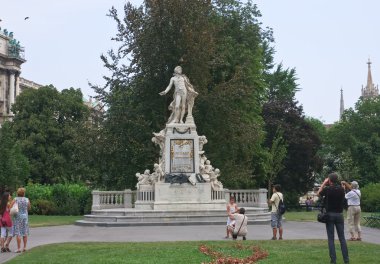 Saray Bahçe (burggarten). anıt besteci wolfgang amadeu