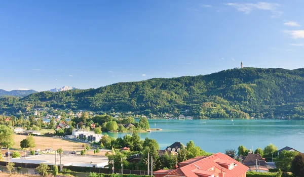 Resort Pörtschach am worthersee en lake worthersee. Oostenrijk — Stockfoto