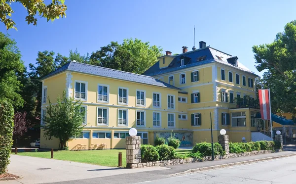 Palazzo dell'Amministrazione. Resort Portschach am Worthersee. Austri — Foto Stock