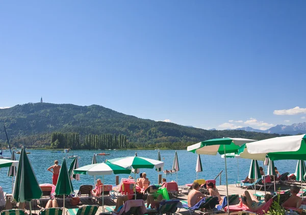 Spiaggia sul lago Worth (Worthersee). Austria — Foto Stock