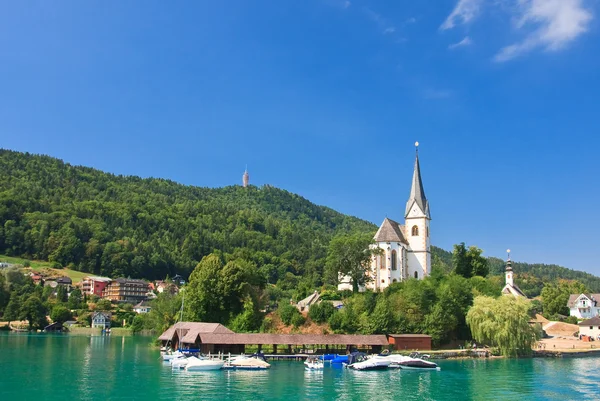 Resort Maria Worth. Iglesia de San Primo y Felician. Austria — Foto de Stock