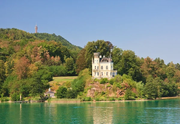 Château de Reifnitz sur le lac Worth en Carinthie, Autriche — Photo