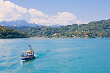 Lake worth (worthersee) üzerinde gemi. Avusturya