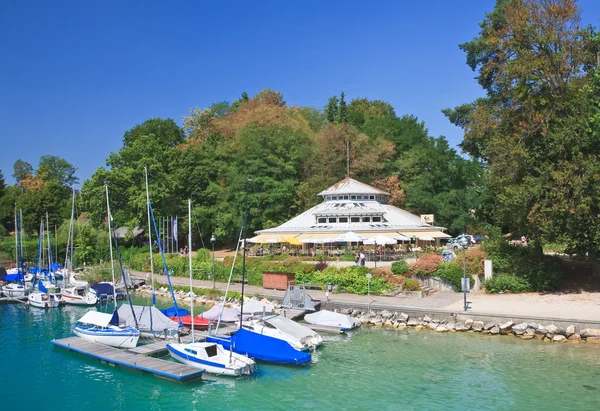 Resort Krumpendorf am Wörther See am worthersee en lake worth. Oostenrijk — Stockfoto