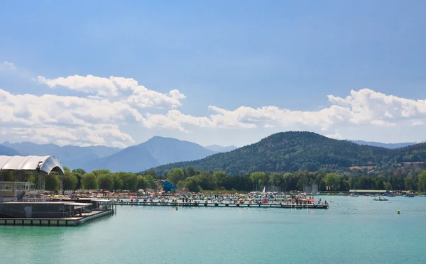 Resort Klagenfurt. Coast of lake Worth (Worthersee). Austria — Stock Photo, Image
