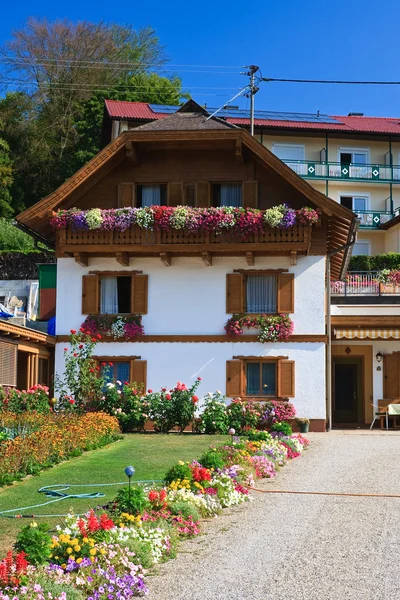 Apartamentos. Resort Portschach am Worthersee. Austria — Foto de Stock