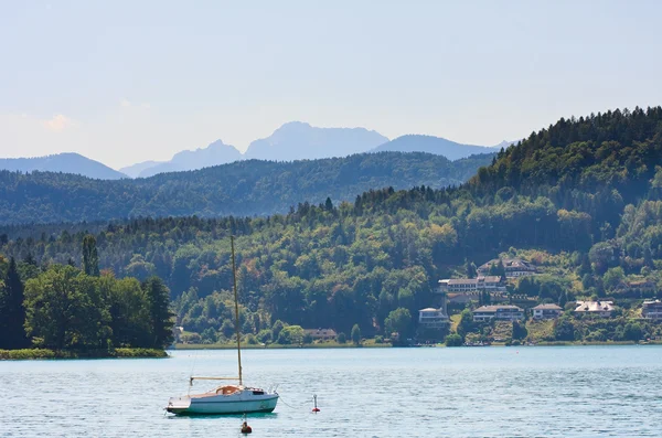 Resort Portschach am Worthersee. Áustria — Fotografia de Stock