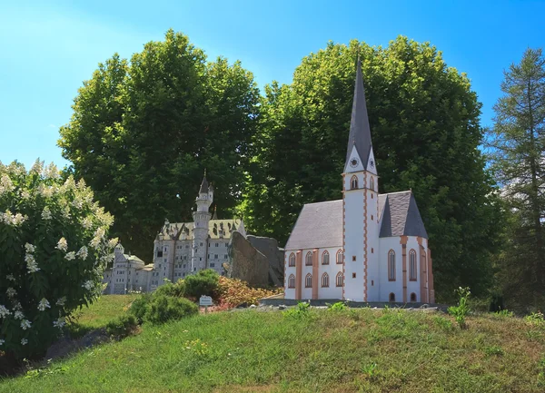 Castelo de Neuschwanstein na Alemanha e da Igreja de St. Vincenz i — Fotografia de Stock