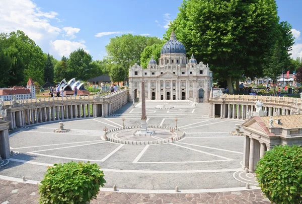 St. Peter's Basilica, Vatican City.Klagenfurt. "Minimundus". Austria — Stock Photo, Image