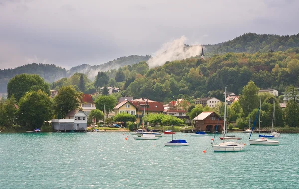 Ośrodek reifnitz. Lake worth. Karyntii, austria — Zdjęcie stockowe