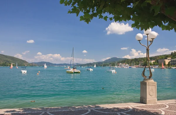 Muelle. Resort Velden am Worthersee. Austria — Foto de Stock