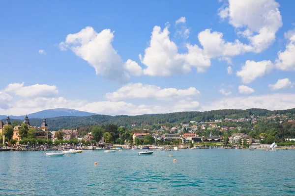 Resort velden am worthersee görmek ve lake worth. Avusturya — Stok fotoğraf