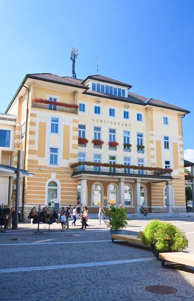 Administrationsbyggnaden. Velden am Wörthersee se. Österrike — Stockfoto