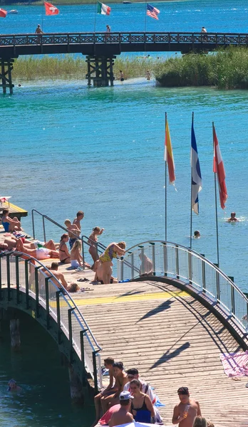 Stranden på sjön worth. Resort Pörtschach am Wörthersee. Österrike — Stockfoto