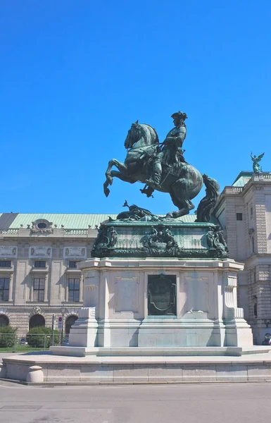 Ryttarstaty av Eugen av Savojen på slottet hofbur — Stockfoto