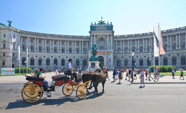 Hofburg. New Castle with equestrian statue of Prince Eugene of S — Stock Photo, Image
